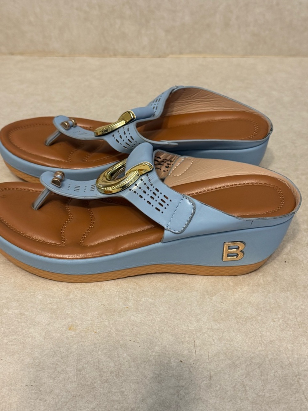 NWOT AOVIN Plantar Fasciitis
Light Blue Women's Thong Sandals Gold Accent SZ 38 - Picture 4 of 6